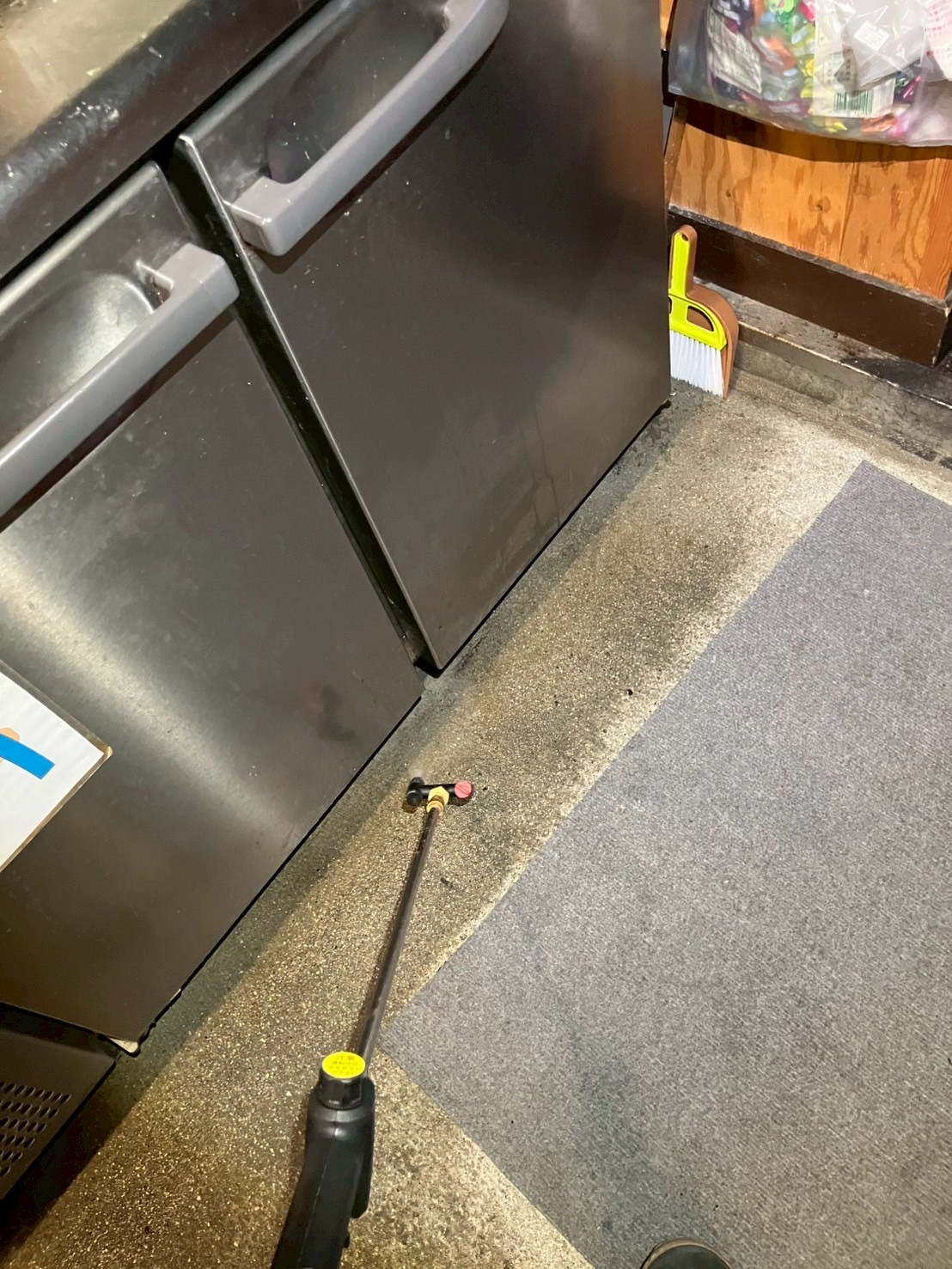 大阪府大阪市にてゴキブリ駆除定期訪問作業